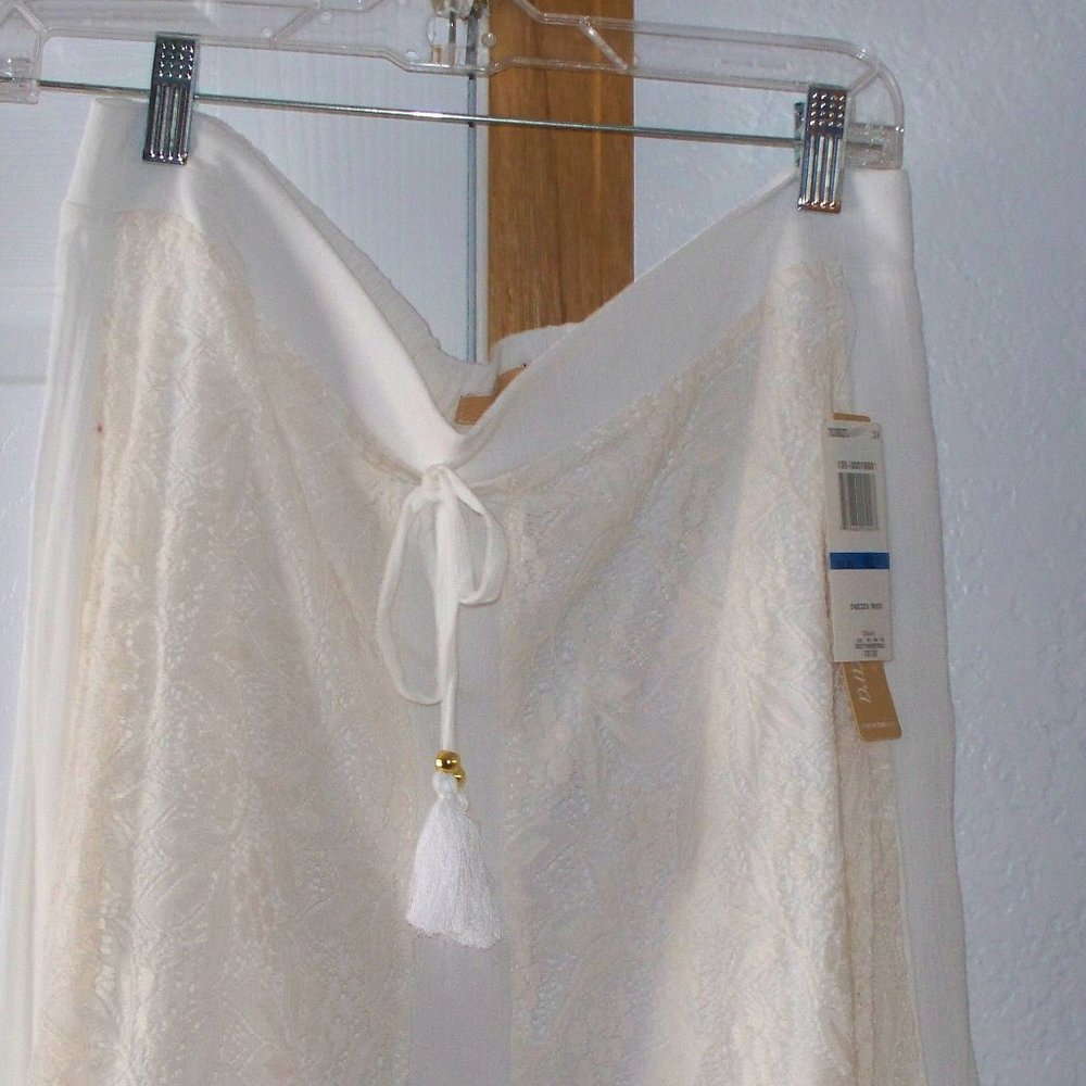 Ivory Skirt - Picture 4 of 4